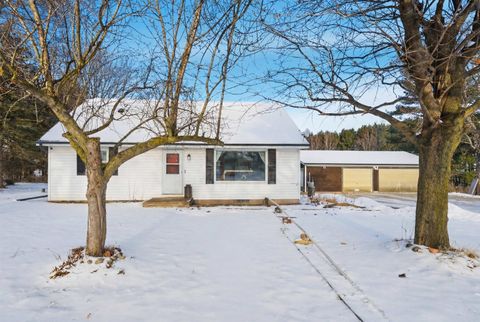 Photo of W7548 COUNTY ROAD S Rd, SHIOCTON, WI 54170 (MLS # 50320216)