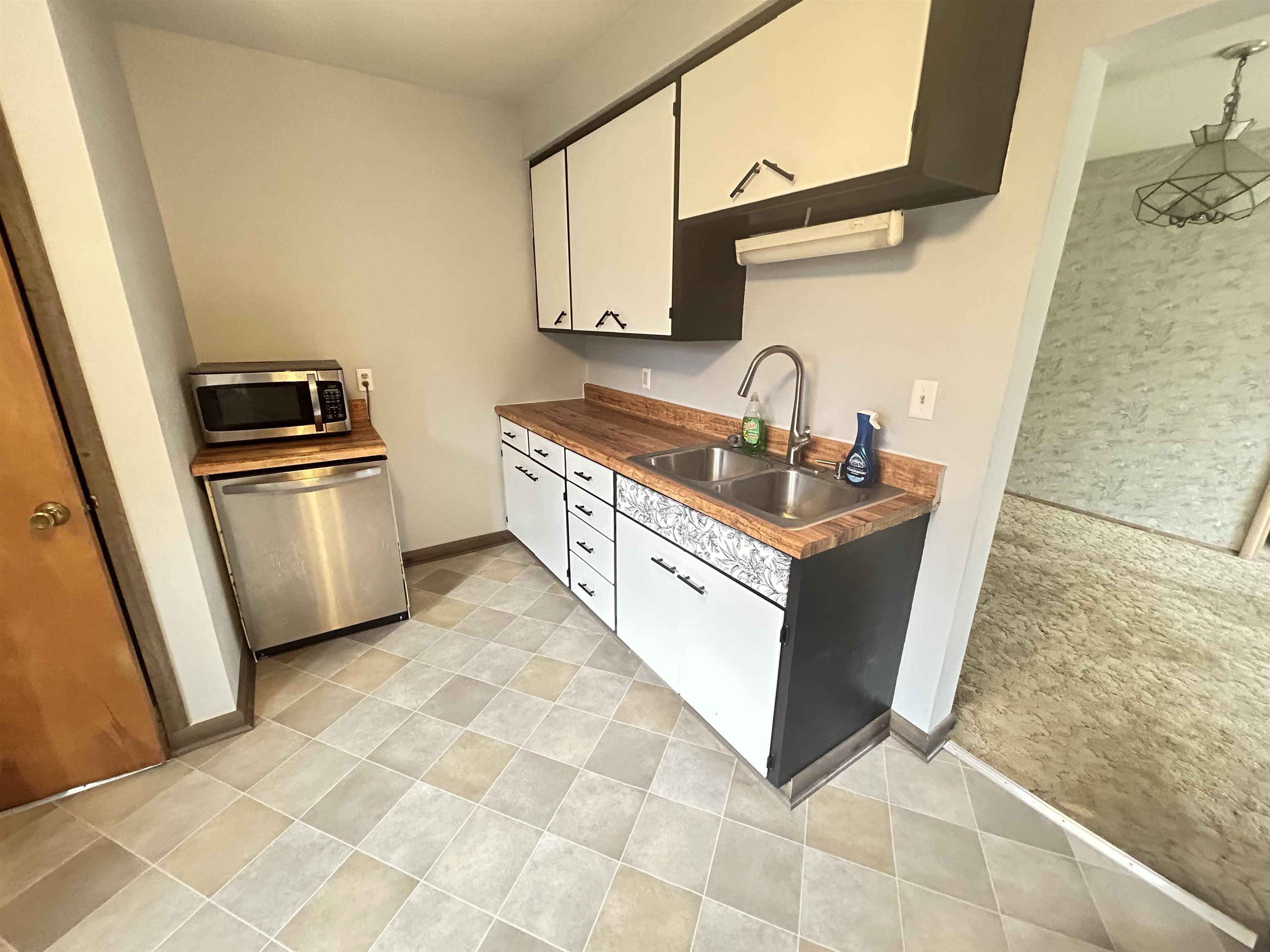 Oshkosh, Wisconsin 54901, United States, 3 Bedrooms Bedrooms, ,2 BathroomsBathrooms,Residential,Pending,33347