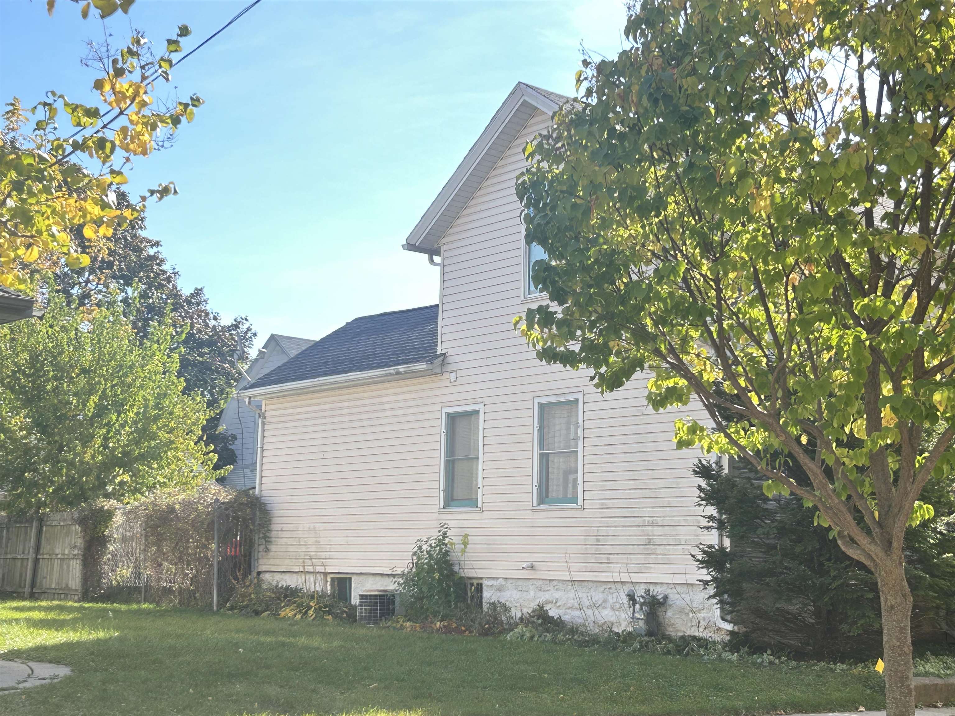 Oshkosh, Wisconsin 54901, United States, 3 Bedrooms Bedrooms, ,2 BathroomsBathrooms,Residential,Pending,33347