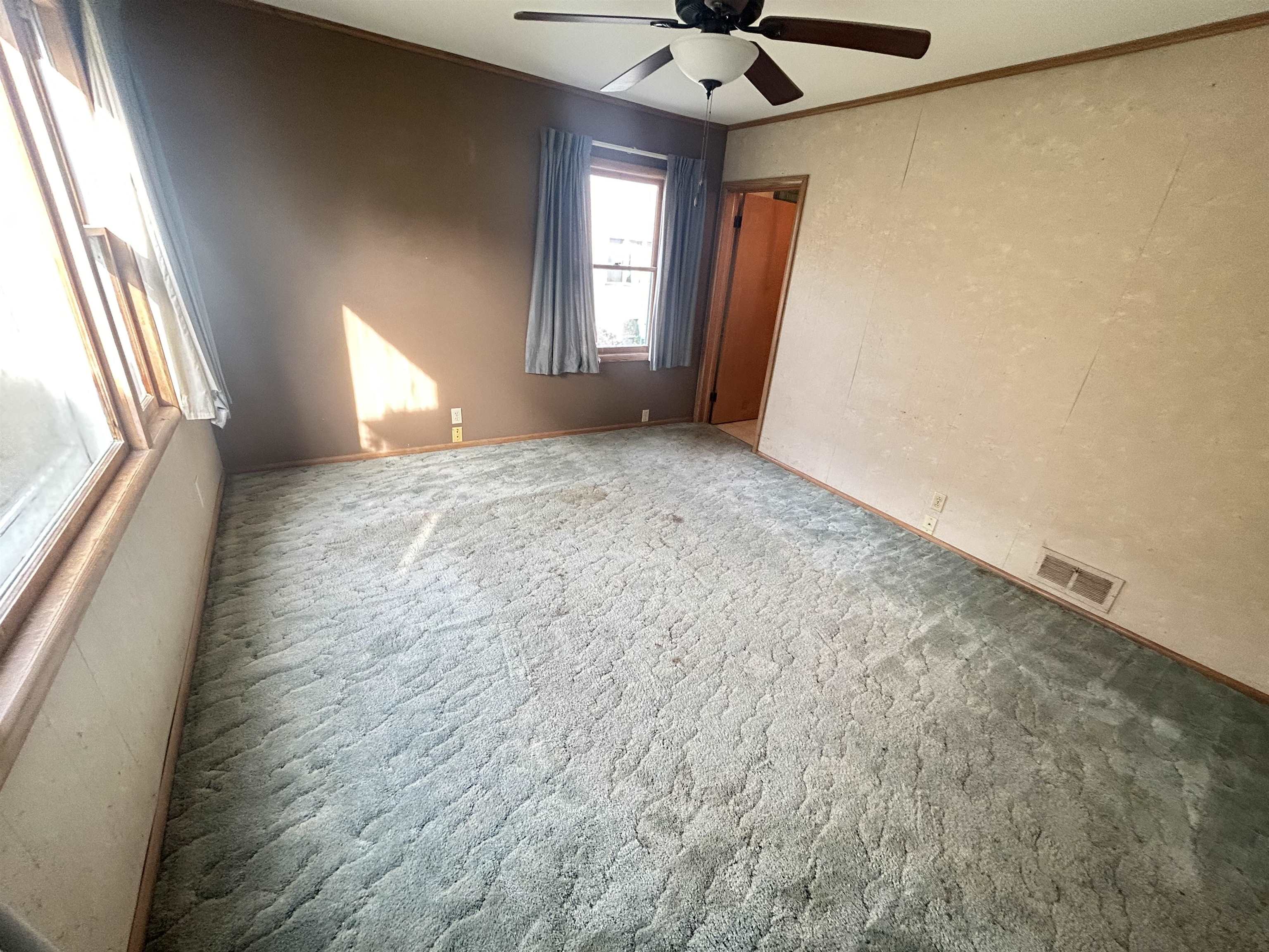 Oshkosh, Wisconsin 54901, United States, 3 Bedrooms Bedrooms, ,2 BathroomsBathrooms,Residential,Pending,33347