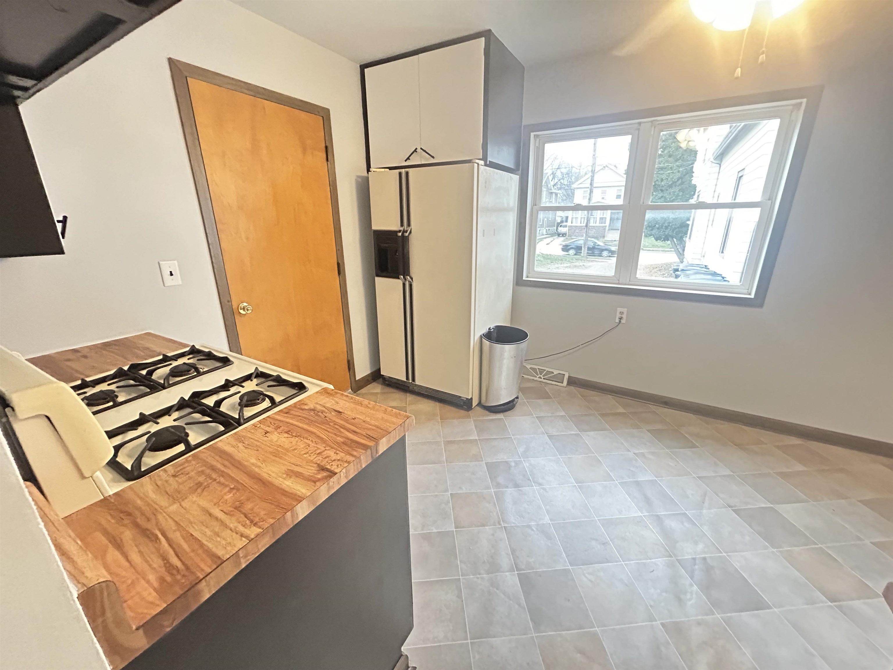 Oshkosh, Wisconsin 54901, United States, 3 Bedrooms Bedrooms, ,2 BathroomsBathrooms,Residential,Pending,33347