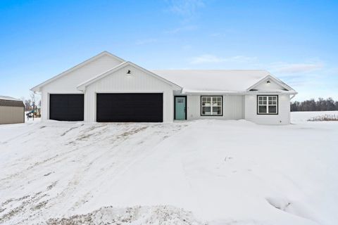 Photo of 416 TRISTAN Drive, SHAWANO, WI 54166 (MLS # 50319107)