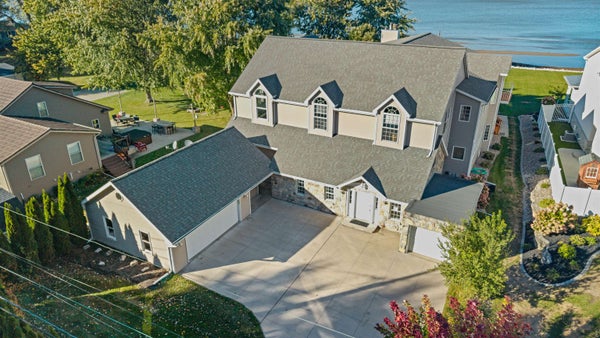 2249 LAKESIDE PL, GREEN BAY, WI 54302 - Image b5ac9cd7fdec16a4fbd40f2a3e7fa3c3/4056753624
