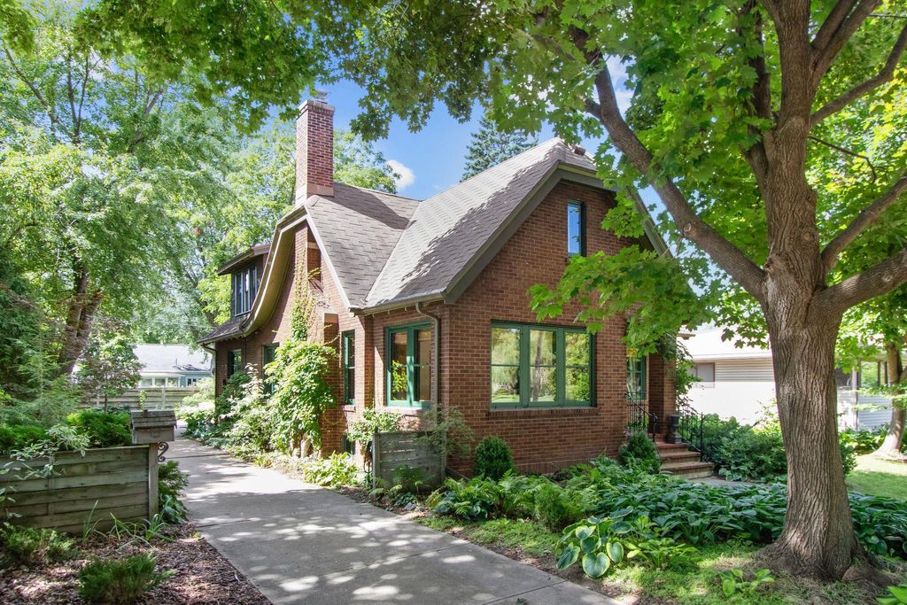 Photo of 1503 S MEMORIAL Drive, APPLETON, WI 54915 (MLS # 50314311)