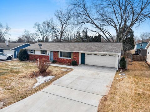 Photo of 1403 PONDEROSA Avenue, GREEN BAY, WI 54313 (MLS # 50321761)