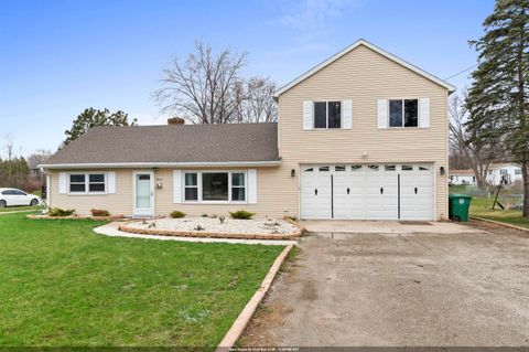 Photo of 2068 LOST DAUPHIN Road, DE PERE, WI 54115 (MLS # 50323635)