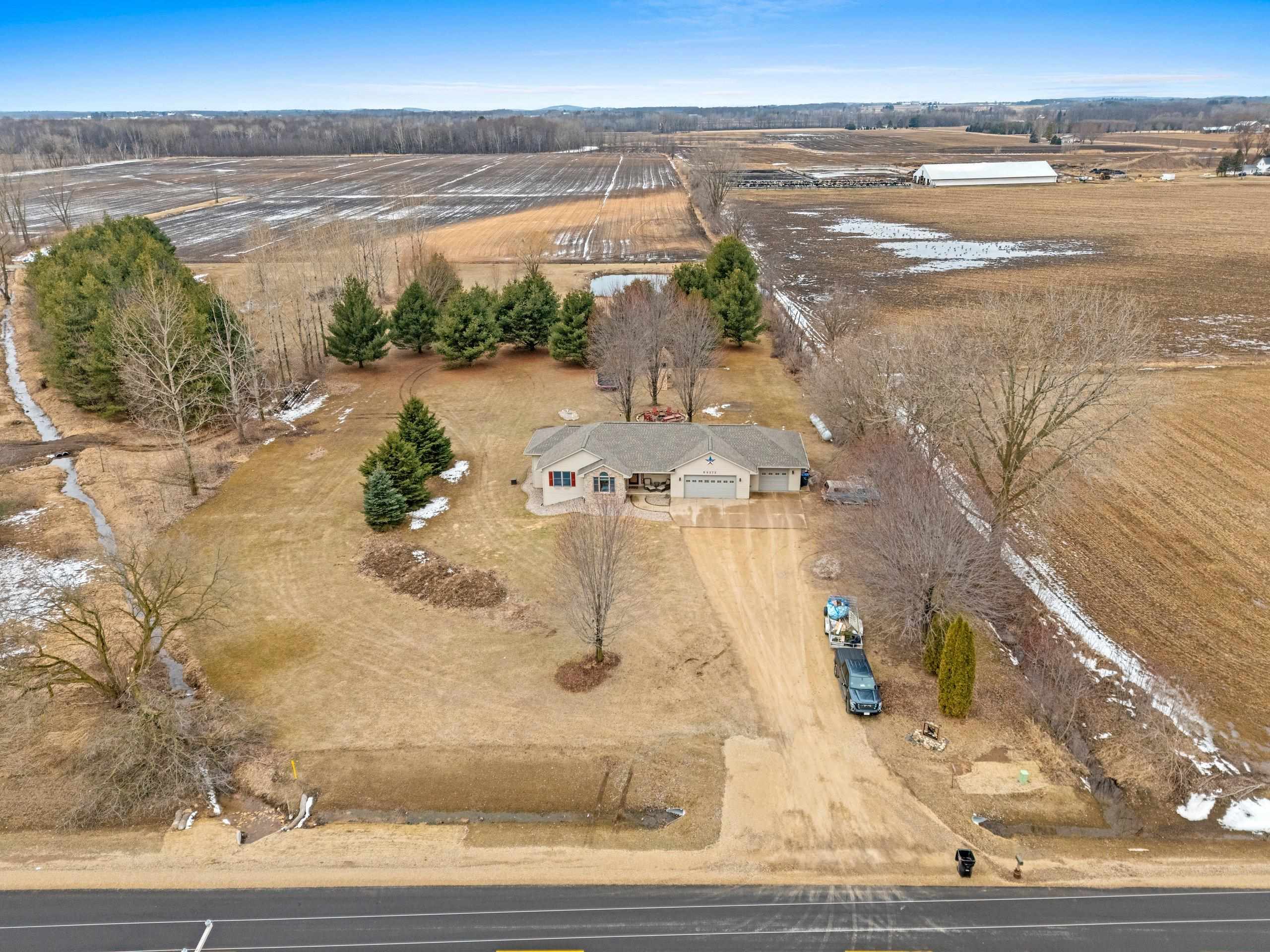 Bear Creek, Wisconsin 54922, United States, 3 Bedrooms Bedrooms, ,3 BathroomsBathrooms,Residential,Active,99618