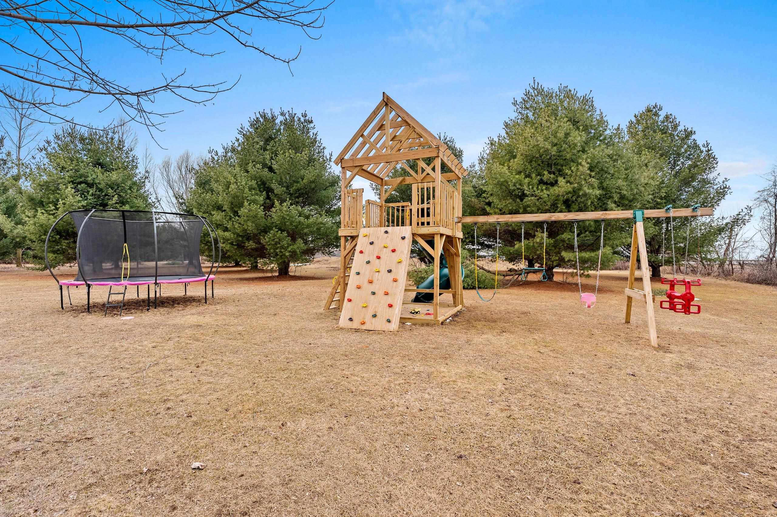 Bear Creek, Wisconsin 54922, United States, 3 Bedrooms Bedrooms, ,3 BathroomsBathrooms,Residential,Active,99618