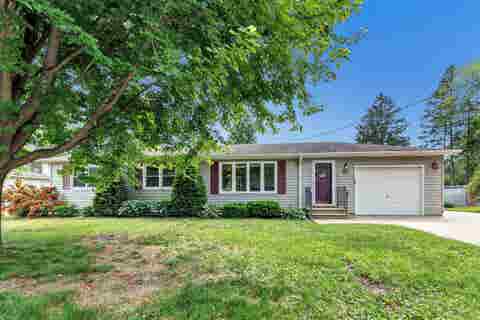 Photo of 1863 LENWOOD Avenue, GREEN BAY, WI 54303 (MLS # 50327384)
