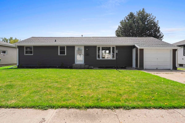 1682 DEBRA LN, GREEN BAY, WI 54302 - Image b7bbde2c899f32e4dfdf8ee0b22a31d2/832730314