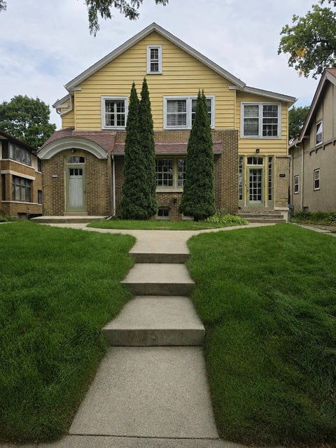 Photo of 2928 N DOWNER Avenue, MILWAUKEE, WI 53211 (MLS # 50332713)