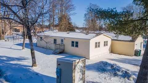 Photo of 705 CLEVELAND Avenue, WILD ROSE, WI 54984 (MLS # 50320178)