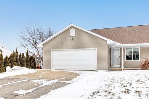 Photo of 1926 RIVER HILL Court, SUAMICO, WI 54313 (MLS # 50320305)