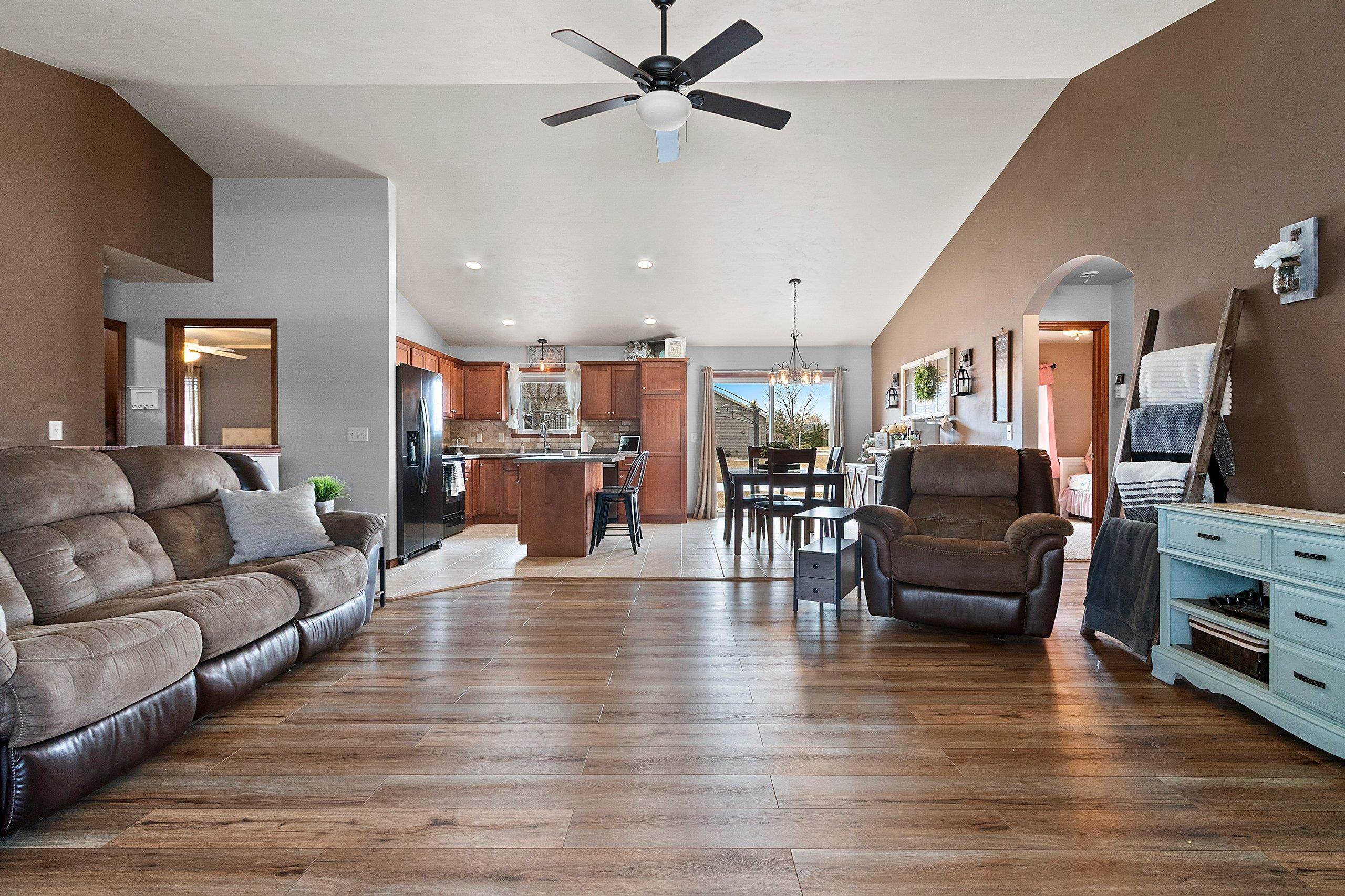 364 WOODEN SHOE Circle