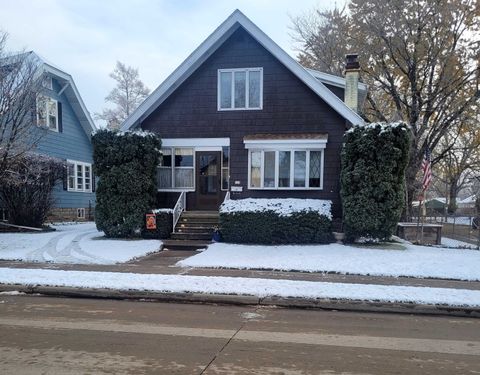 Photo of 924 GRAND Street, OSHKOSH, WI 54901 (MLS # 50318419)