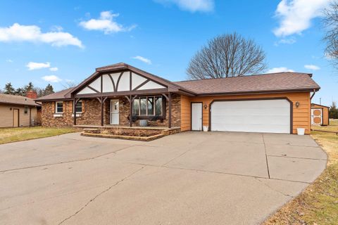 Photo of 36 APACHE Court, APPLETON, WI 54911 (MLS # 50321331)