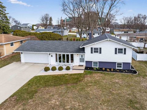 Photo of 944 DUCHATEAU Avenue, GREEN BAY, WI 54304 (MLS # 50323183)