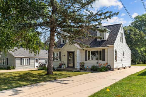 Photo of 312 S LAKE Street, NEENAH, WI 54956 (MLS # 50330471)