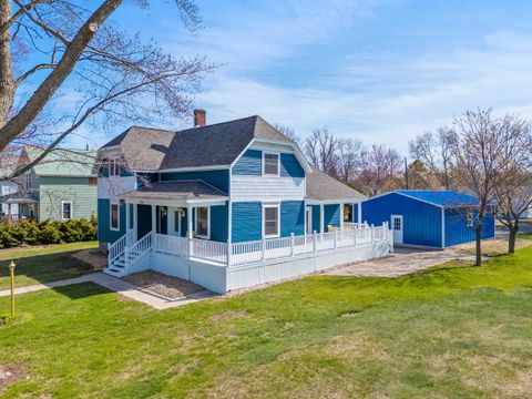 Photo of 180 S BEEBE Avenue, PESHTIGO, WI 54157 (MLS # 50320546)