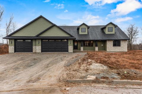Photo of 2984 CREEKWOOD Drive, GREEN BAY, WI 54311 (MLS # 50321947)