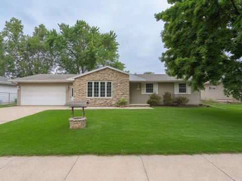Photo of 2201 SULLIVAN Avenue, KAUKAUNA, WI 54130 (MLS # 50330392)