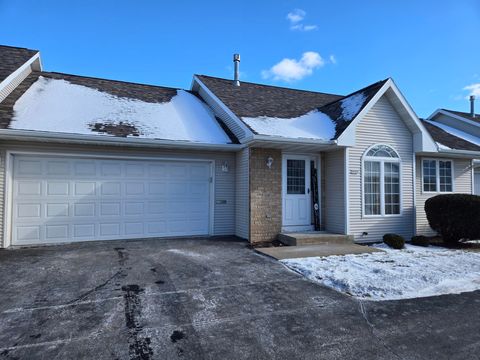 Photo of 1753 W 5TH Avenue, OSHKOSH, WI 54902 (MLS # 50320542)