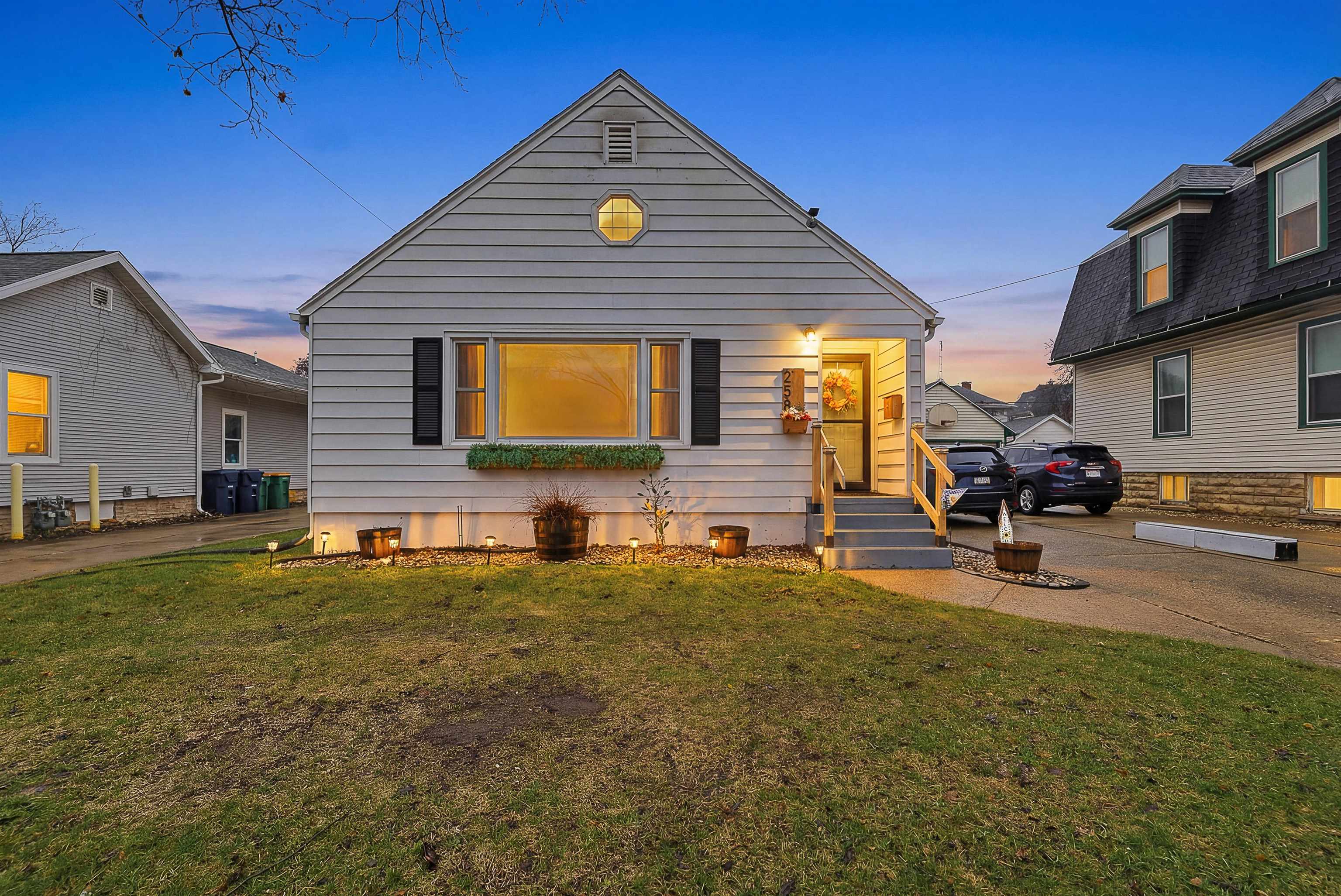 Photo 1 of 25 — 258 E 1ST Street, FOND DU LAC, WI 54935