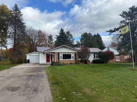 Photo of 672 WOLF RIVER Avenue, SHAWANO, WI 54166 (MLS # 50317300)