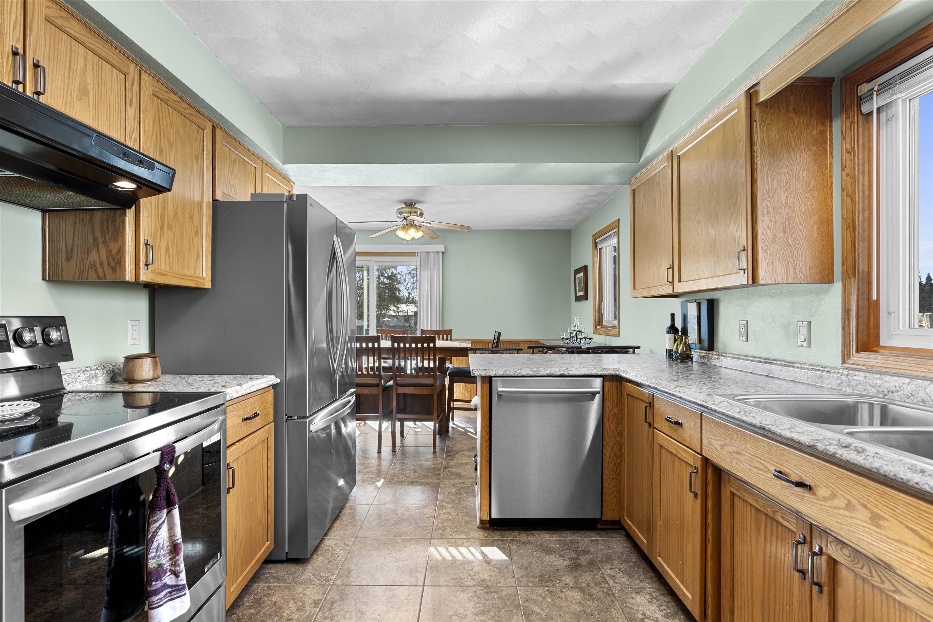 3033 W HIAWATHA Drive