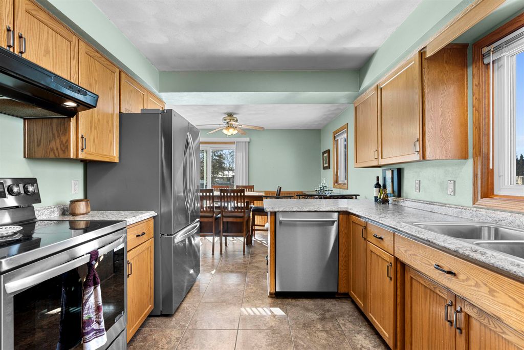 Photo of 3033 W HIAWATHA Drive, APPLETON, WI 54914 (MLS # 50321612)