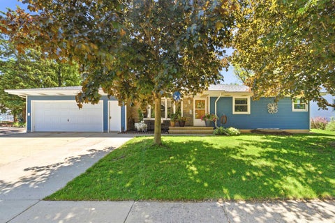 Photo of 824 W CECIL Street, NEENAH, WI 54956 (MLS # 50327037)