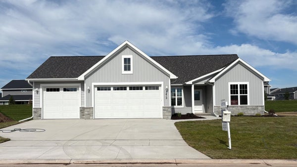 ADDRESS PRIVATE, HOBART, WI  - Image bb2e63655e16f2ed8ead5e71fcfaea1b/3624287042