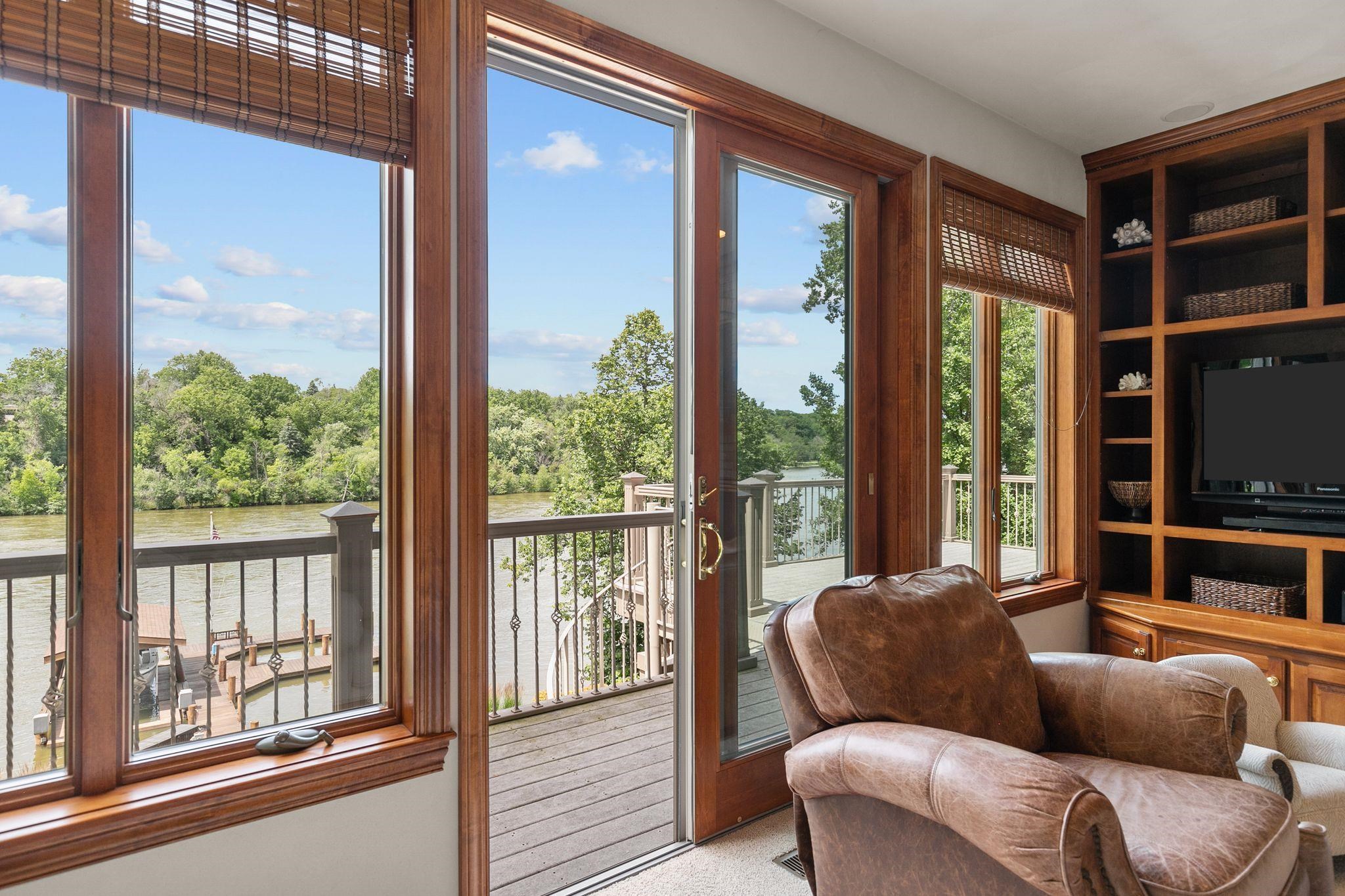 Appleton, Wisconsin 54915, United States, 4 Bedrooms Bedrooms, ,5 BathroomsBathrooms,Residential,Active,209031