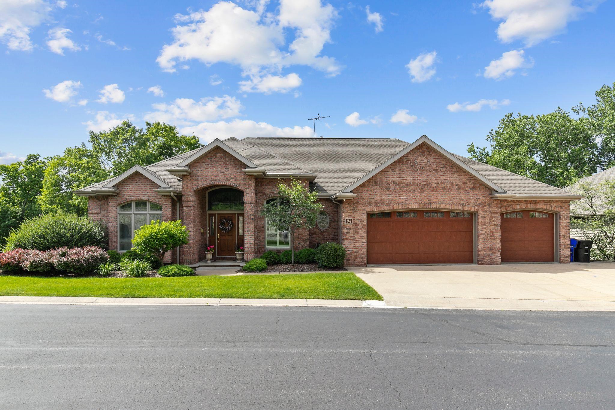 Appleton, Wisconsin 54915, United States, 4 Bedrooms Bedrooms, ,5 BathroomsBathrooms,Residential,Active,209031