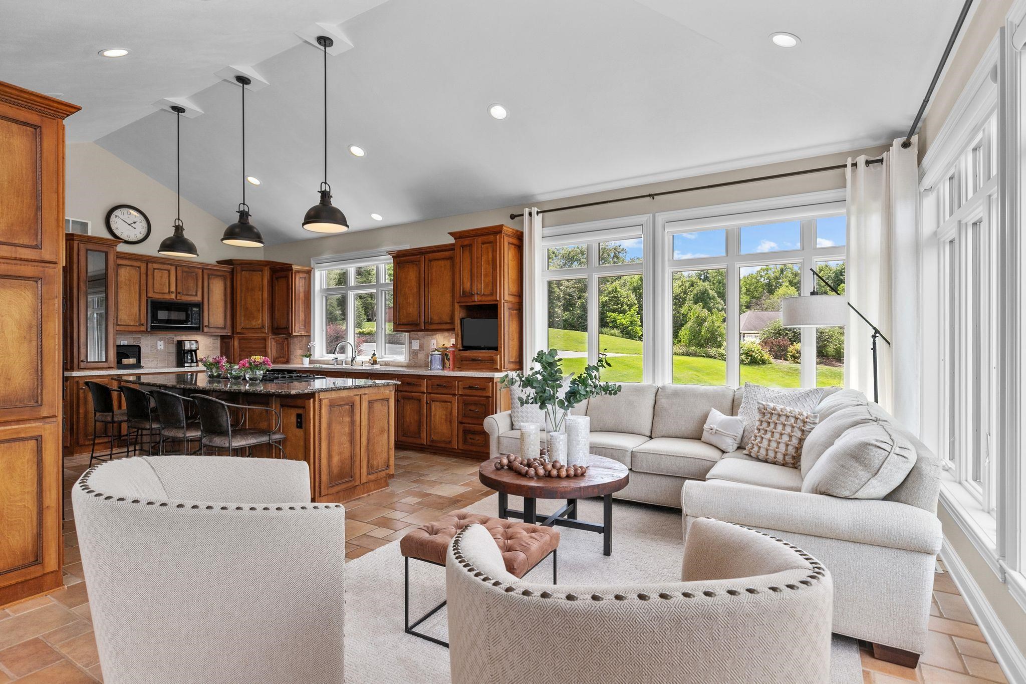 Appleton, Wisconsin 54915, United States, 4 Bedrooms Bedrooms, ,5 BathroomsBathrooms,Residential,Active,209031