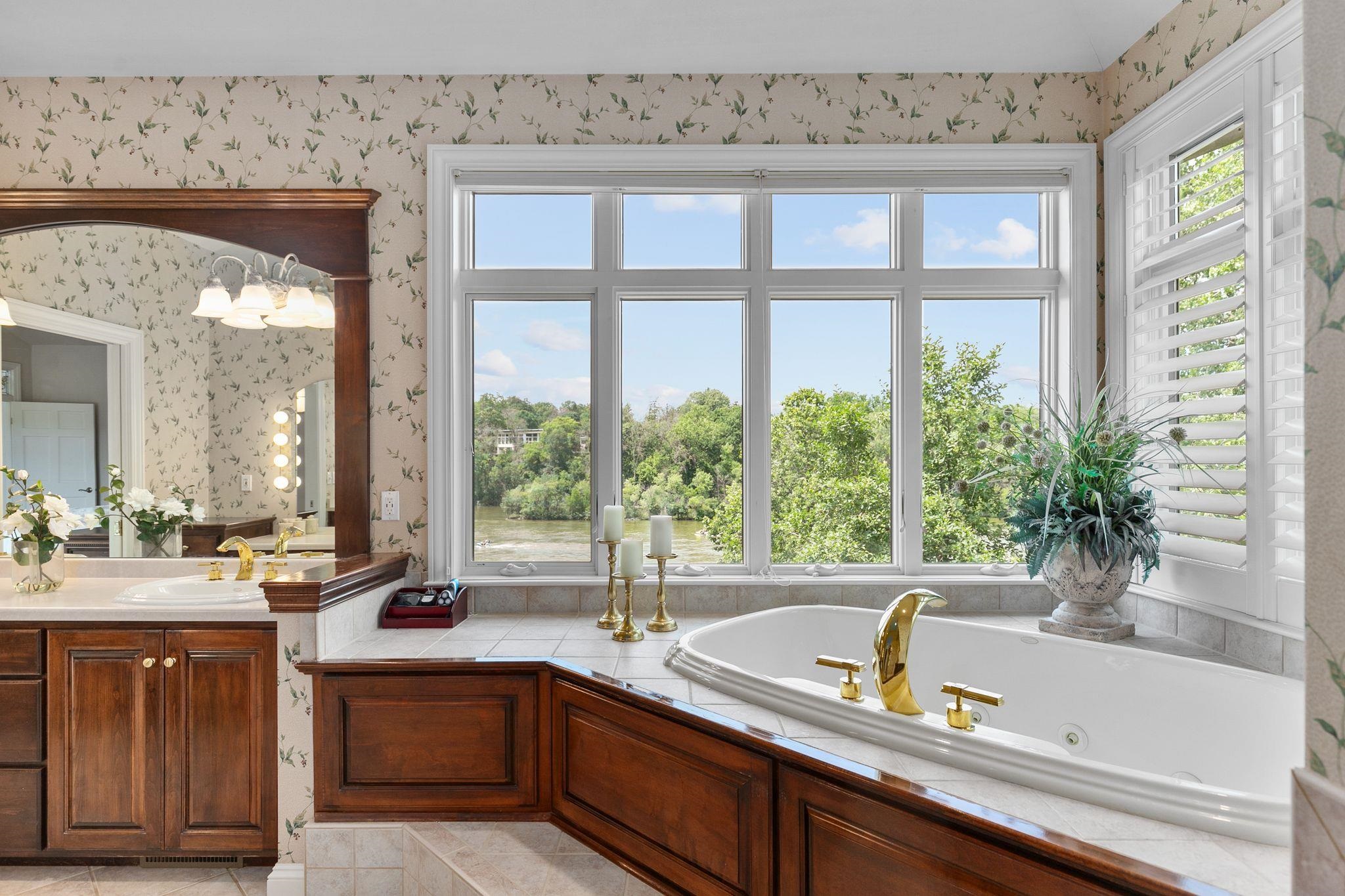 Appleton, Wisconsin 54915, United States, 4 Bedrooms Bedrooms, ,5 BathroomsBathrooms,Residential,Active,209031