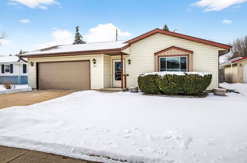 1377 INVERNESS Lane NEENAH WI 54956