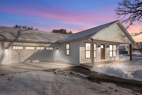 Photo of W5311 E PIONEER Road, FOND DU LAC, WI 54935 (MLS # 50317132)