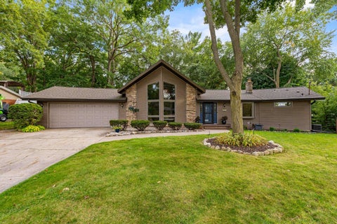 Photo of 3046 BAY VIEW Drive, GREEN BAY, WI 54311 (MLS # 50333074)