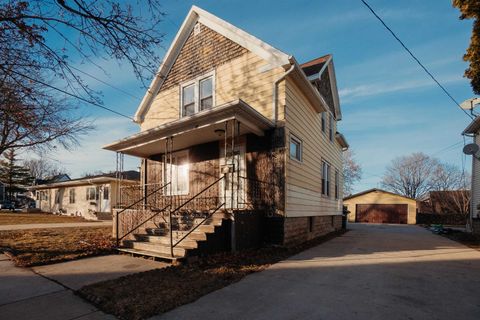 Photo of 17 W COTTON Street, FOND DU LAC, WI 54935 (MLS # 50319900)