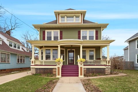 Photo of 348 BROAD Street, MENASHA, WI 54952 (MLS # 50323268)