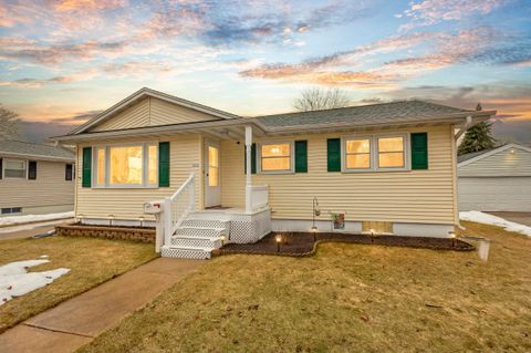 Photo of 3101 16TH Street, MENOMINEE, MI 49858 (MLS # 50323158)