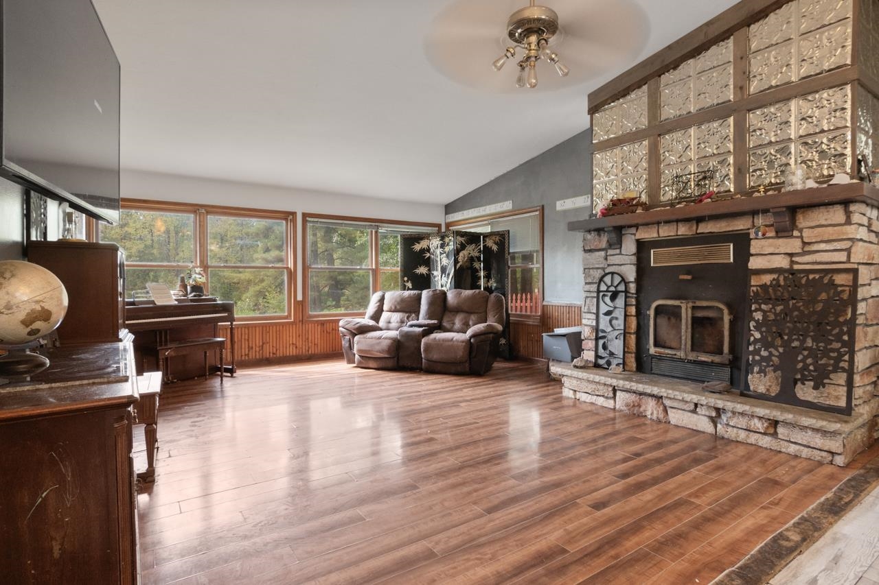 Porterfield, Wisconsin 54159, United States, 5 Bedrooms Bedrooms, ,3 BathroomsBathrooms,Residential,Active,227079