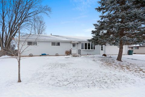 Photo of 270 WALNUT Street, MANAWA, WI 54949 (MLS # 50319476)