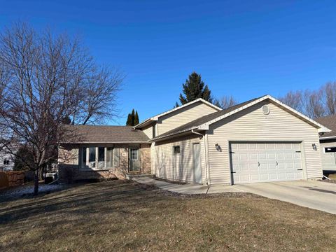 981 BLUEHILL Avenue FOND DU LAC WI 54935