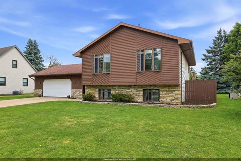 Photo of 3236 S WHIP POOR WILL Lane, APPLETON, WI 54915 (MLS # 50326981)