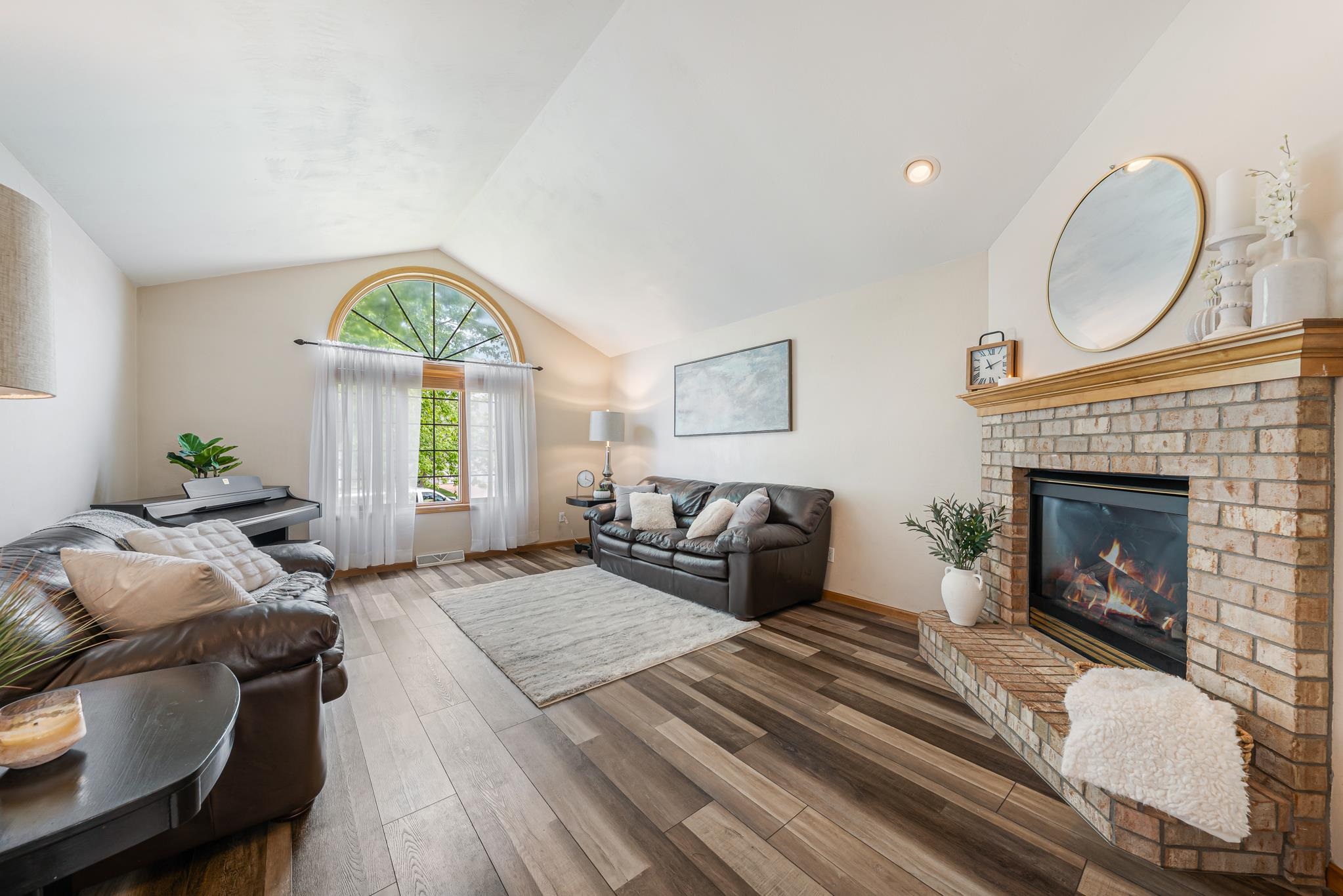 2521 BISHOPS Lane