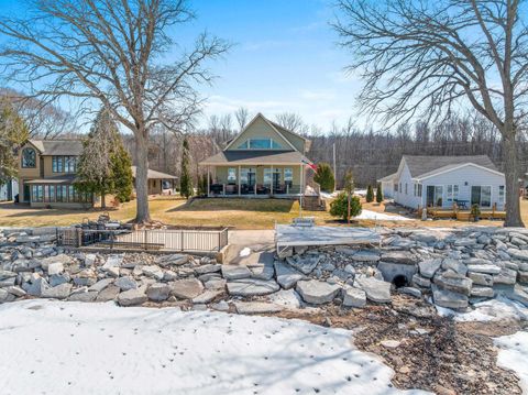 Photo of 4813 EDGEWATER BEACH Road, GREEN BAY, WI 54311 (MLS # 50322965)