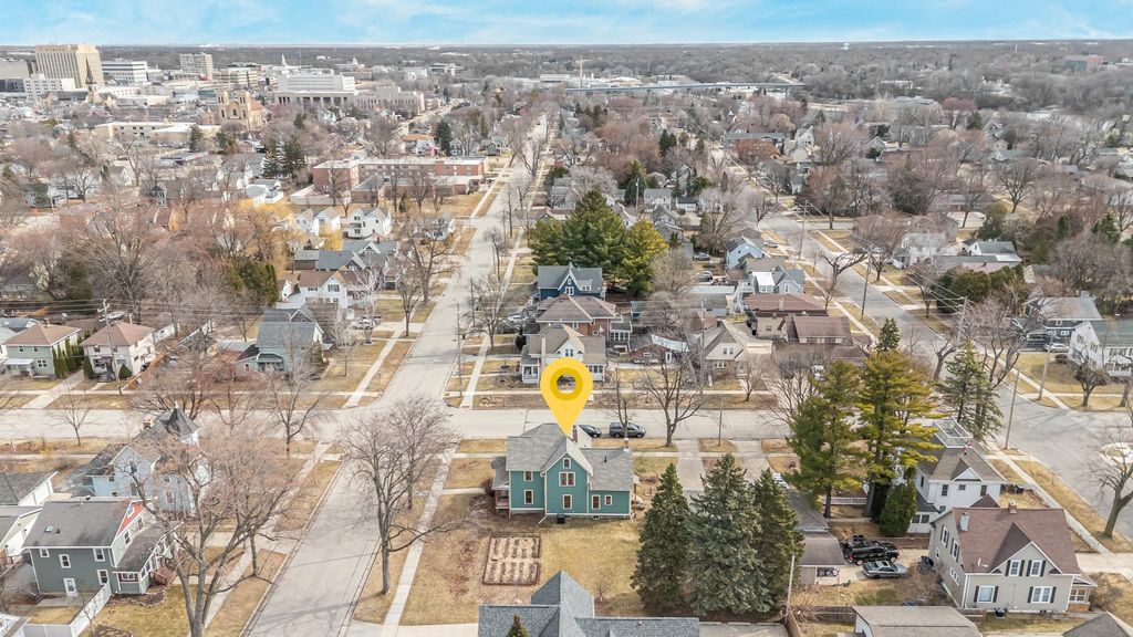 Photo of 913 W 5TH Street, APPLETON, WI 54914 (MLS # 50322154)