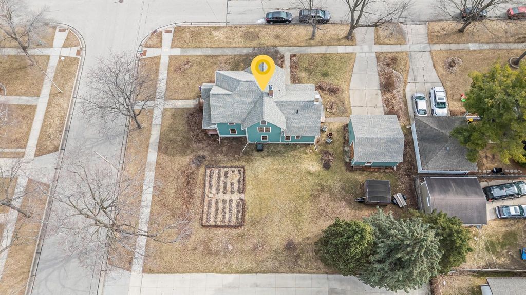 Photo of 913 W 5TH Street, APPLETON, WI 54914 (MLS # 50322154)